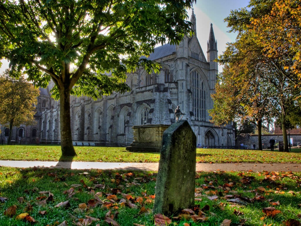 Top 10 Cathedrals in England, Scotland, and Wales | Guidester