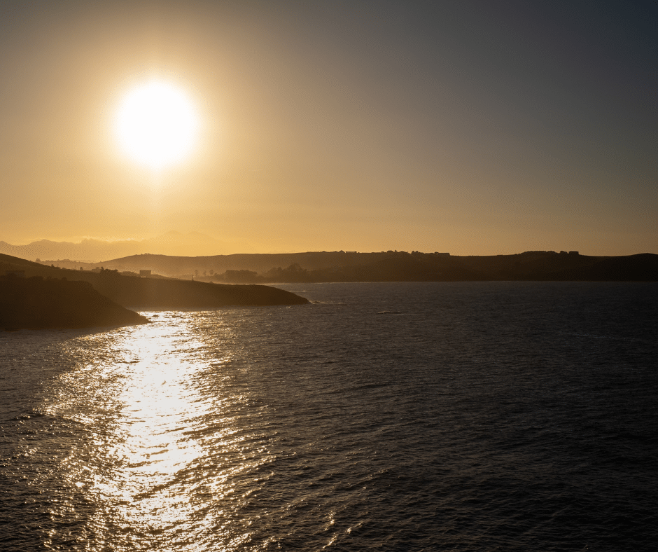 Sunset over the northern Spain coastline showing a clear ocean horizon, ideal conditions for the 2026 sunset solar eclipse viewing