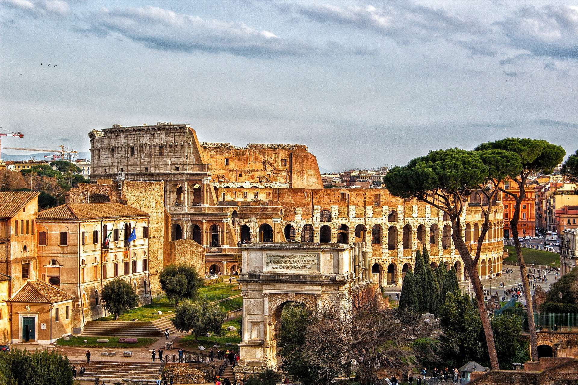 colosseum-2030643_1920-1