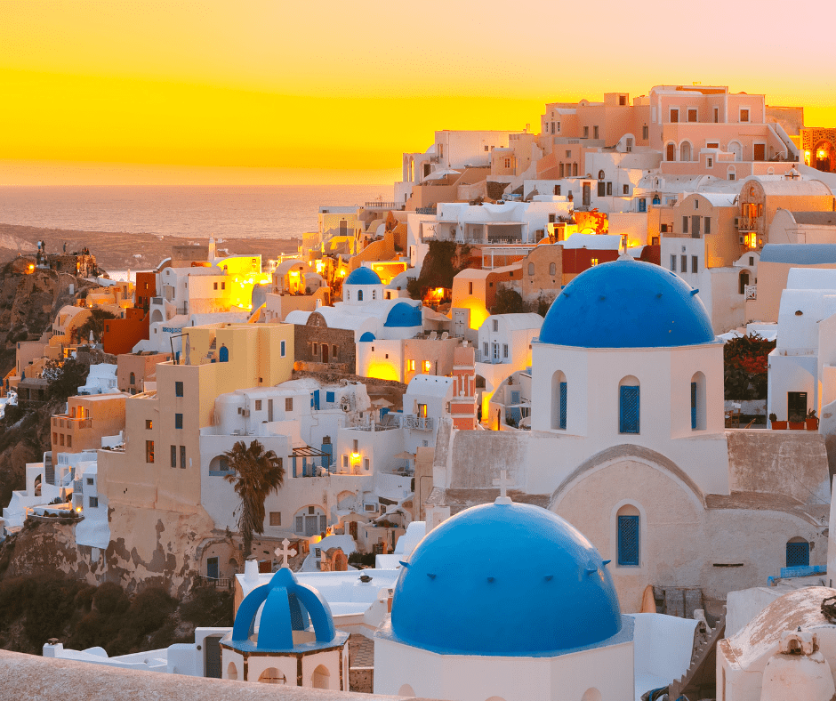 How to spend 10 days in Greece: Sunset view over Santorini’s iconic caldera with cliffside homes and glowing sky
