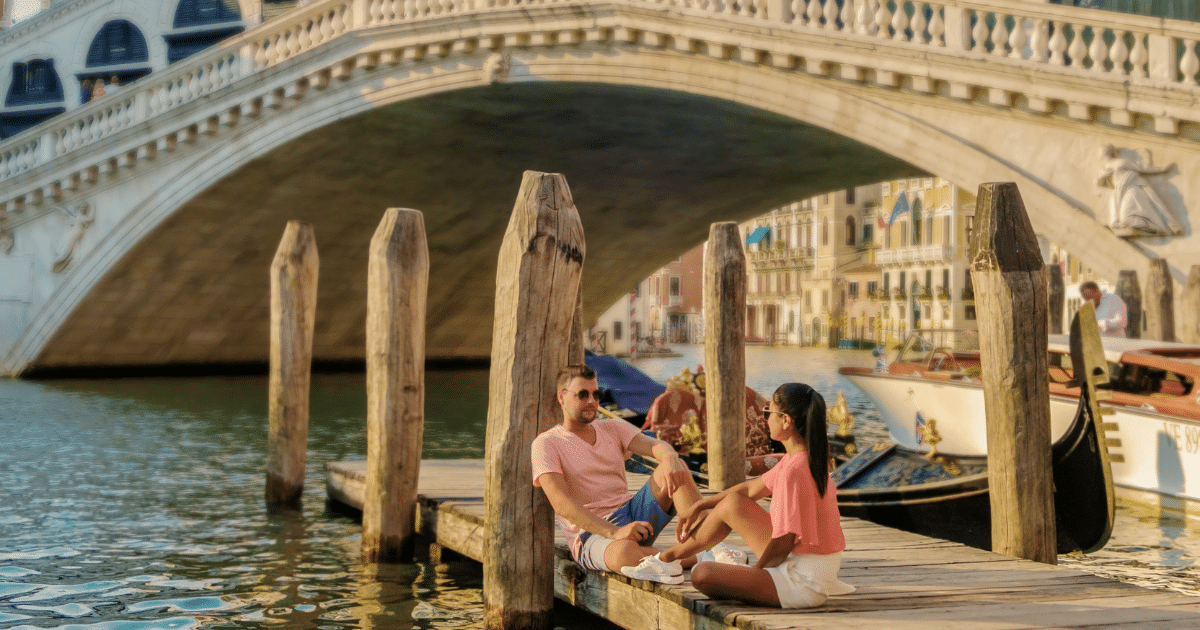 tourist on rialto bridge in venice, highlighting venice day tripper fee